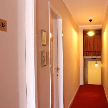 Guesthouse London Гостевой дом Тирана