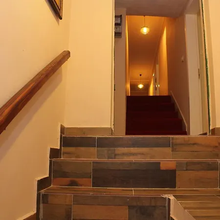 Guesthouse London Тирана