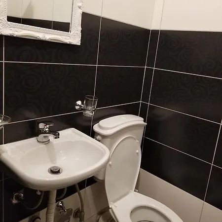 Guesthouse London Тирана