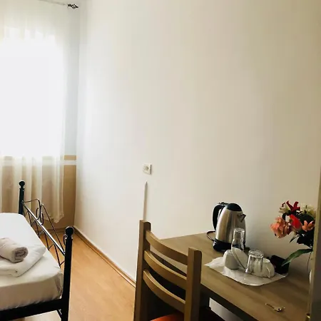 Guesthouse London 2* Tirana