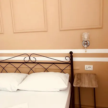 Guesthouse London Тирана
