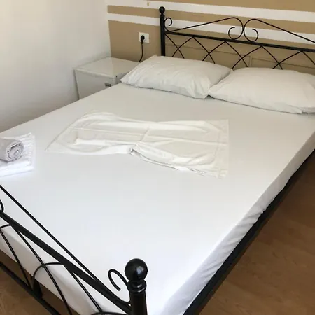 Guesthouse London Тирана