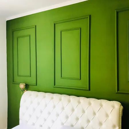 Guesthouse London 2* Тирана