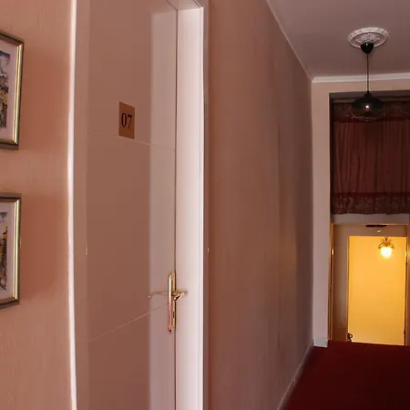 Guesthouse London 2* Tirana