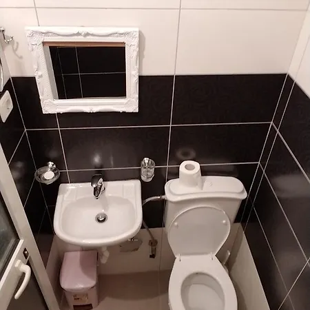 Guesthouse London 2* Tirana